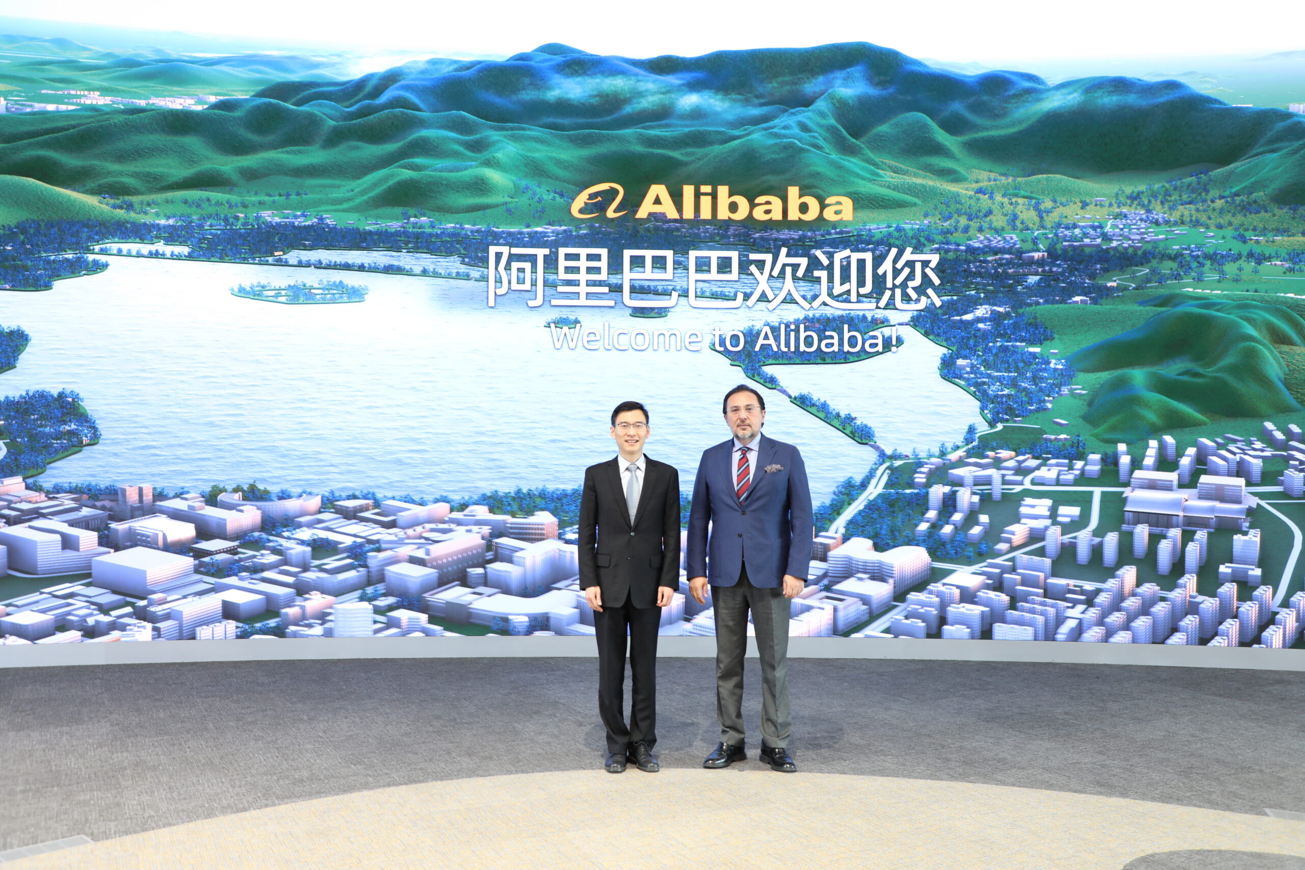 Çin seyahatimizin önemli duraklarından biri de Hangzhou şehrindeki AliBaba kampüsüydü..